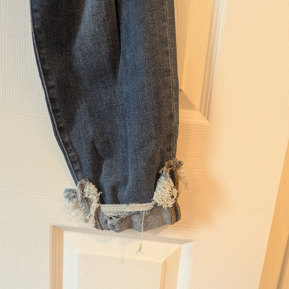 Judy Blue Jeans - Picture 4 of 6